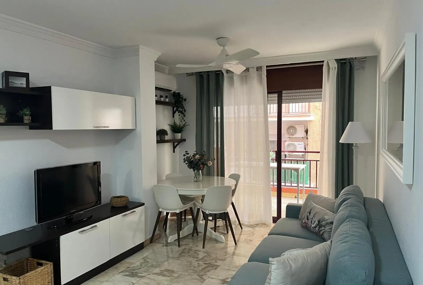 Apartamento El Yate Paseo Maritimo Puerto Deportivo Fuengirola